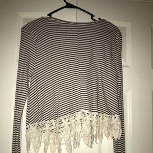 Burgundy-striped long sleeve crop top